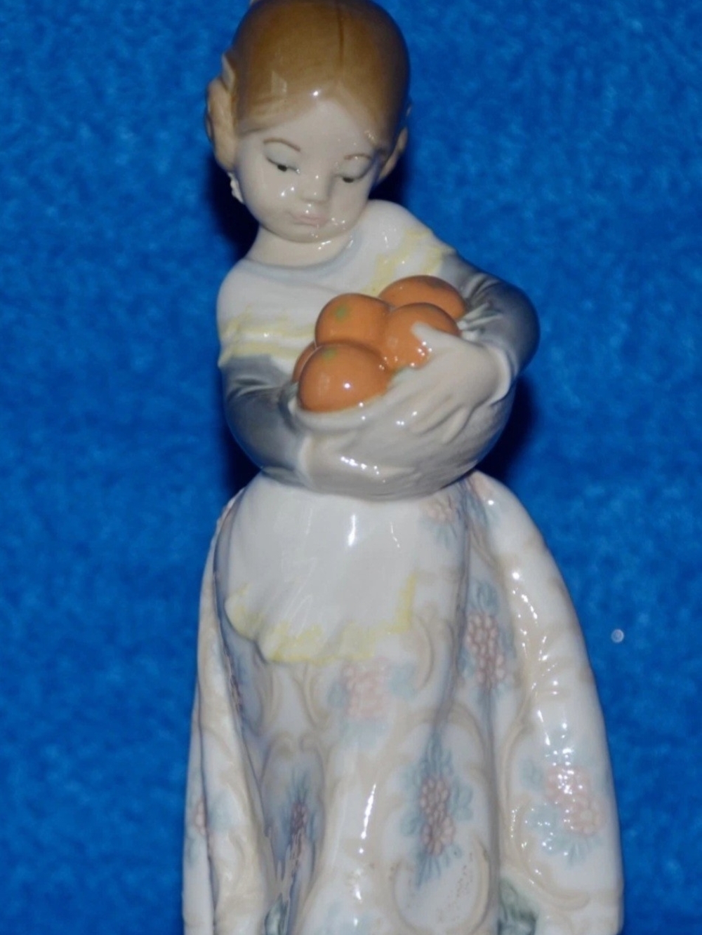 Lladro White Porcelain Figurine Base with Purple Sticker Price Firm